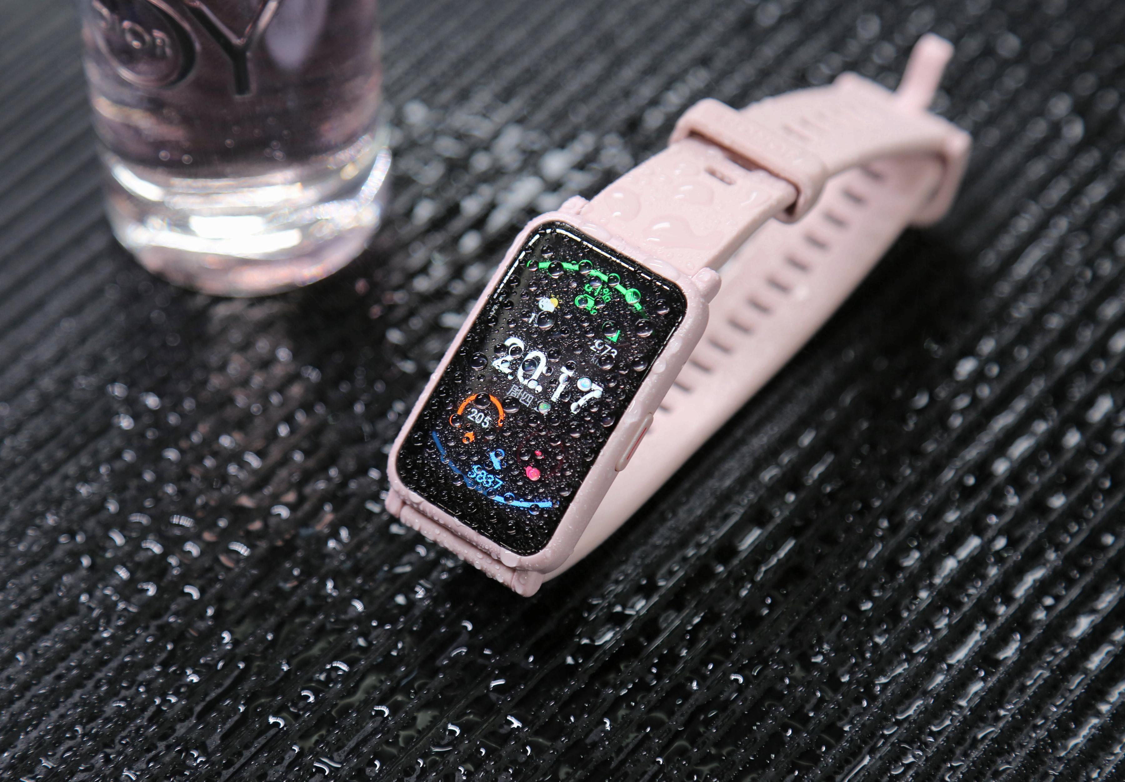 简约时尚的智能腕表：荣耀手表ES评测