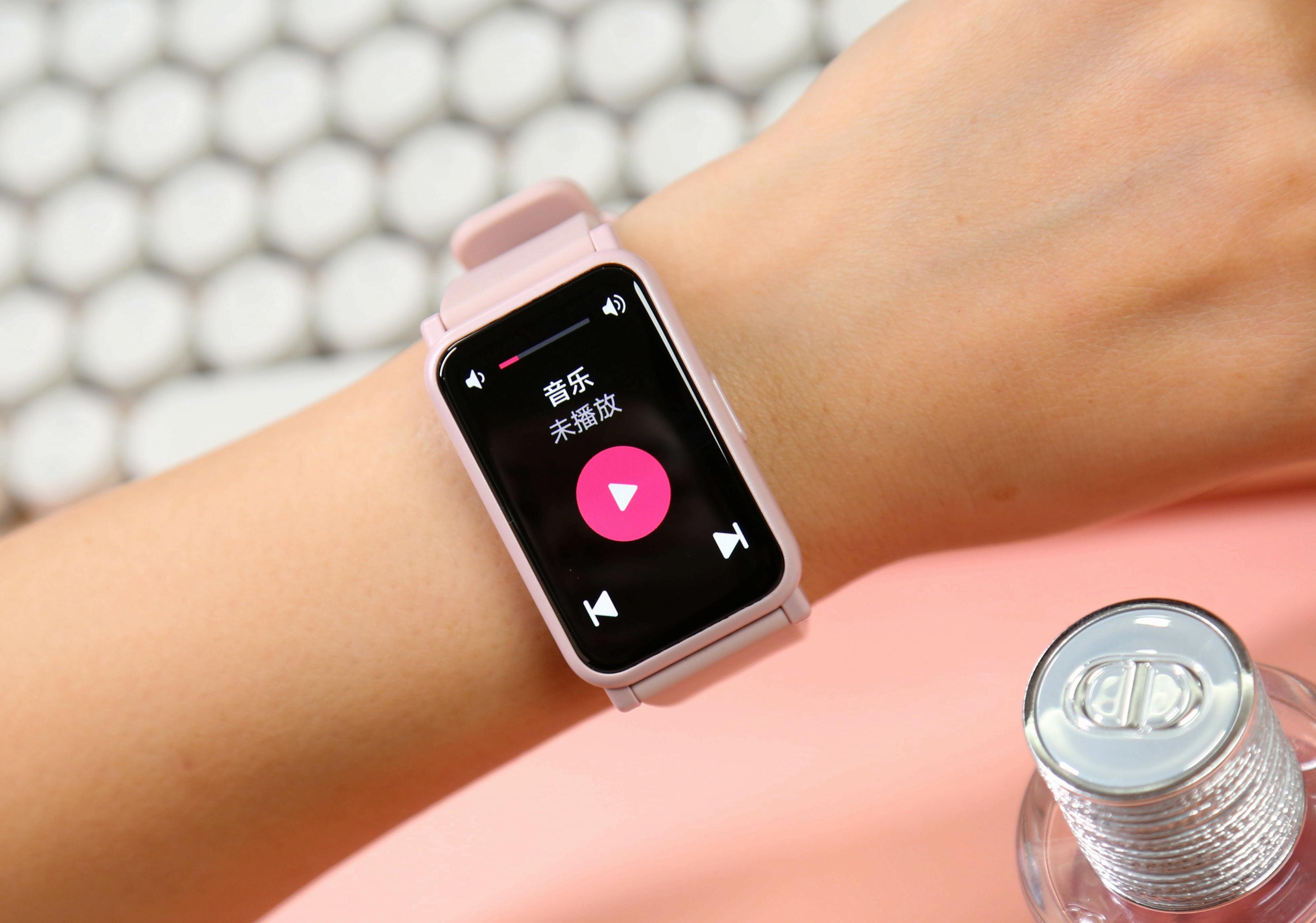 简约时尚的智能腕表：荣耀手表ES评测