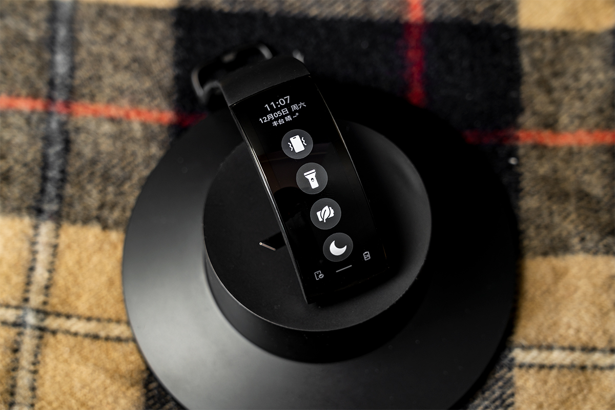 手腕上的刚柔并济，曲面屏智能手表Amazfit X全面评测