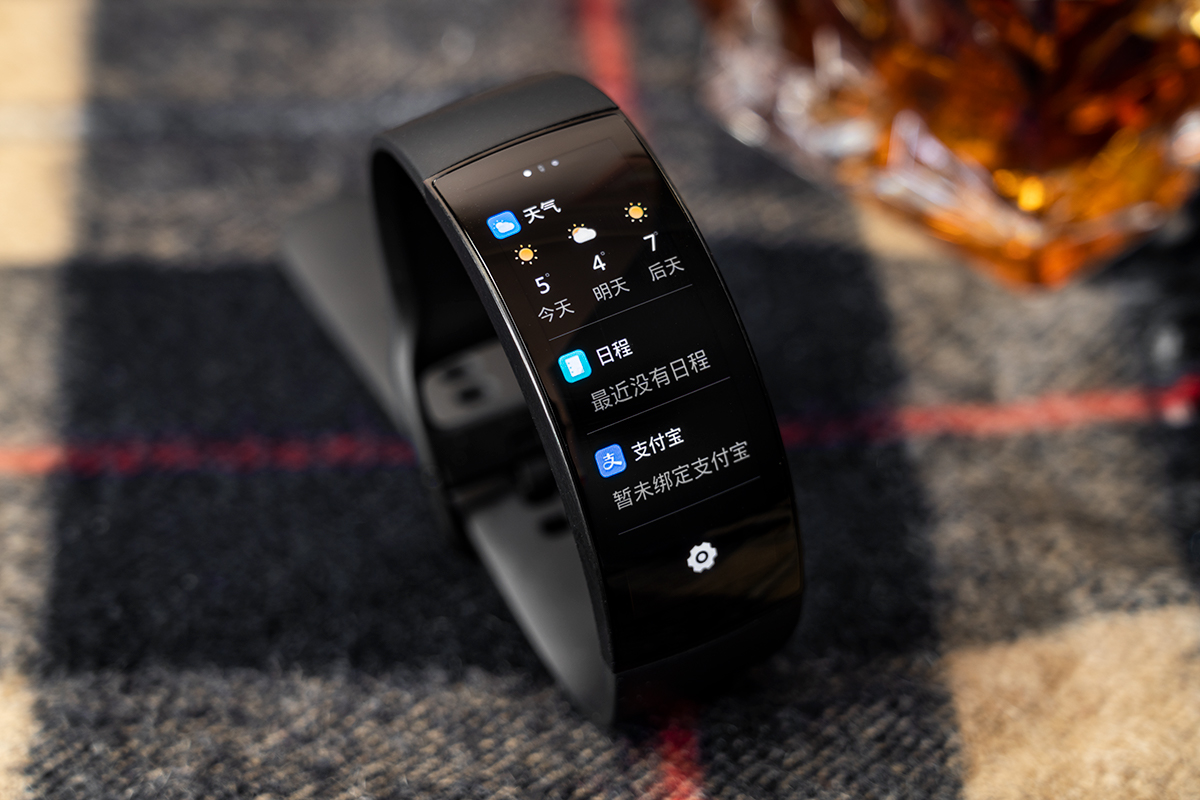 手腕上的刚柔并济，曲面屏智能手表Amazfit X全面评测
