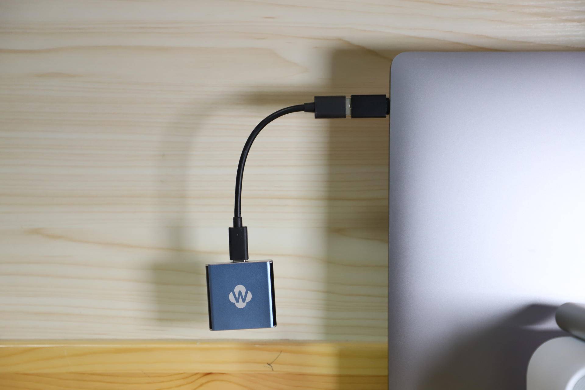 体积小，顺序读写1000mb/s佰微移动SSD上手