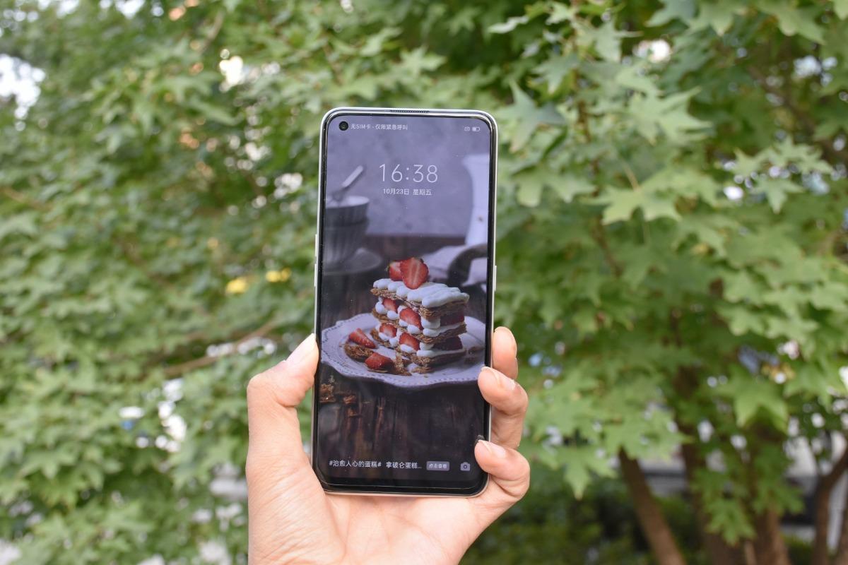 双5G天玑800U加持，真我 Q2 Pro实力惊喜