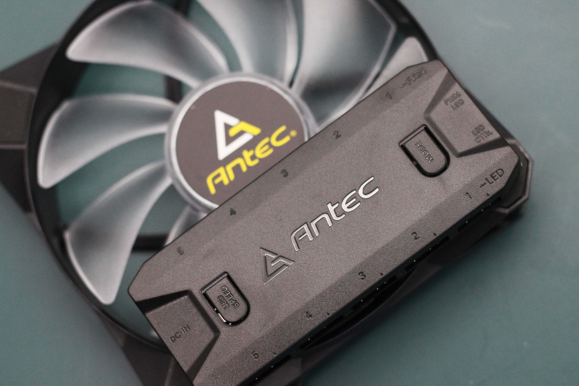 机箱通透，水冷好用，发光体聚集打造“光污染”