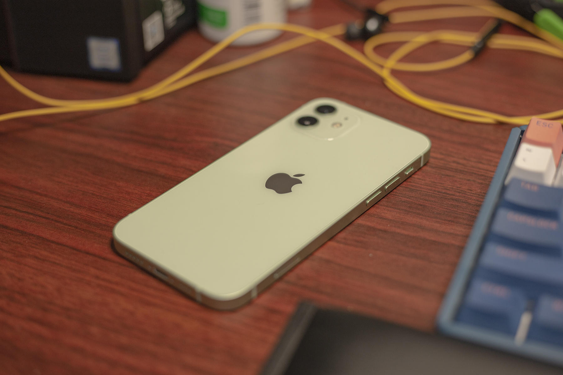 瓷晶玻璃，给iPhone 12双保护，倍思超瓷晶钢化贴膜体验