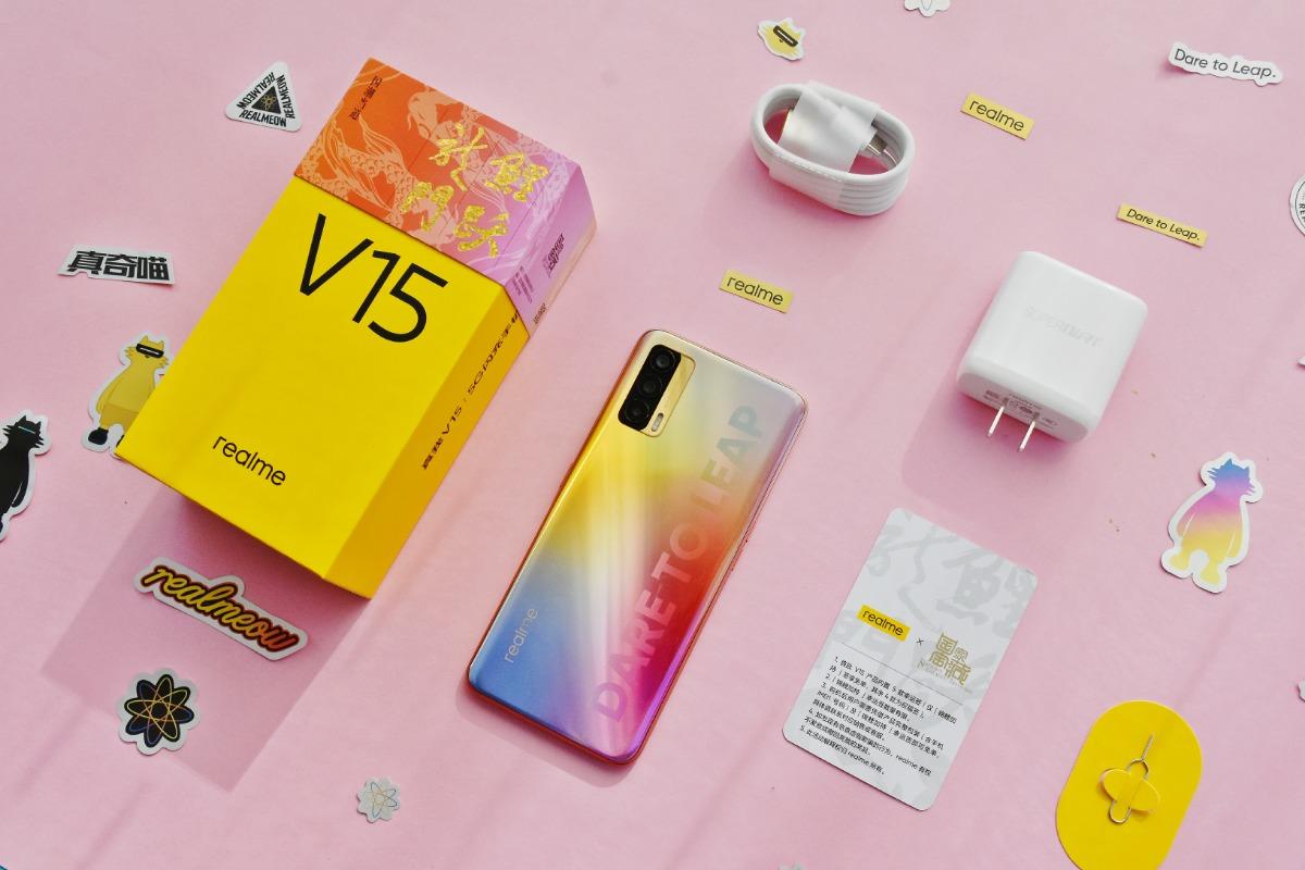 realme真我 V15锦鲤色手机开箱，2021新年最美手机