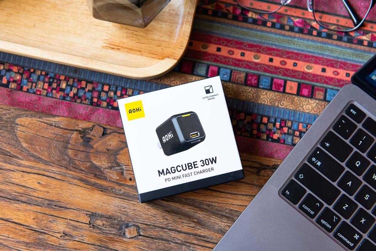 微型快充之战即将来临！它究竟有何魅力？AOHi 30W充电头体验
