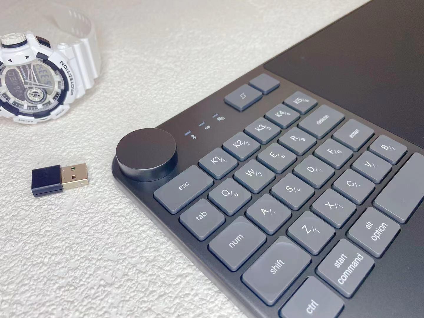 左手操控右手执笔,新一代绘画方式—绘王KD200 数位板让您爱上绘画