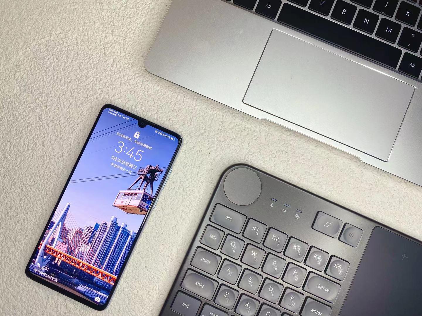 左手操控右手执笔,新一代绘画方式—绘王KD200 数位板让您爱上绘画