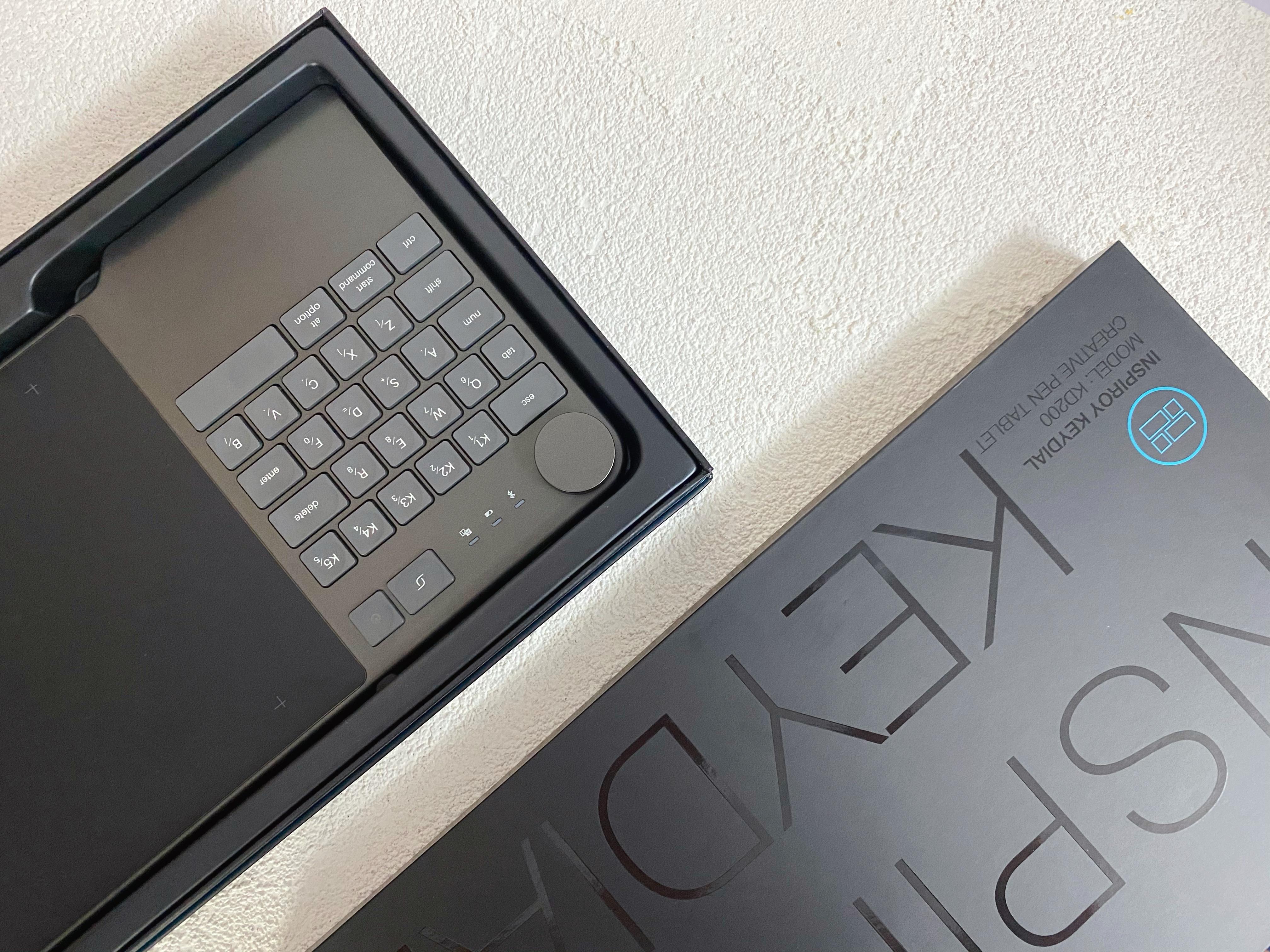 左手操控右手执笔,新一代绘画方式—绘王KD200 数位板让您爱上绘画