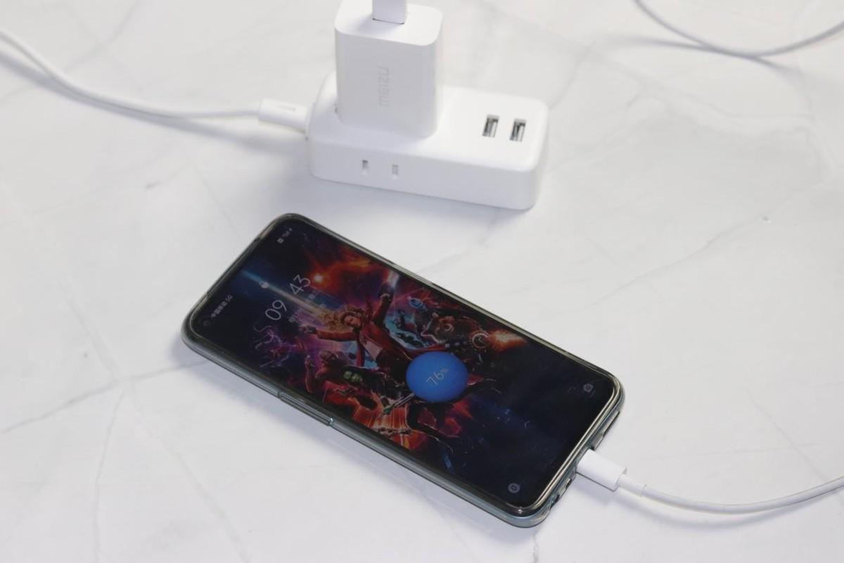 插座位置太少，太窄怎么办？aigo 迷你延长线插座了解下