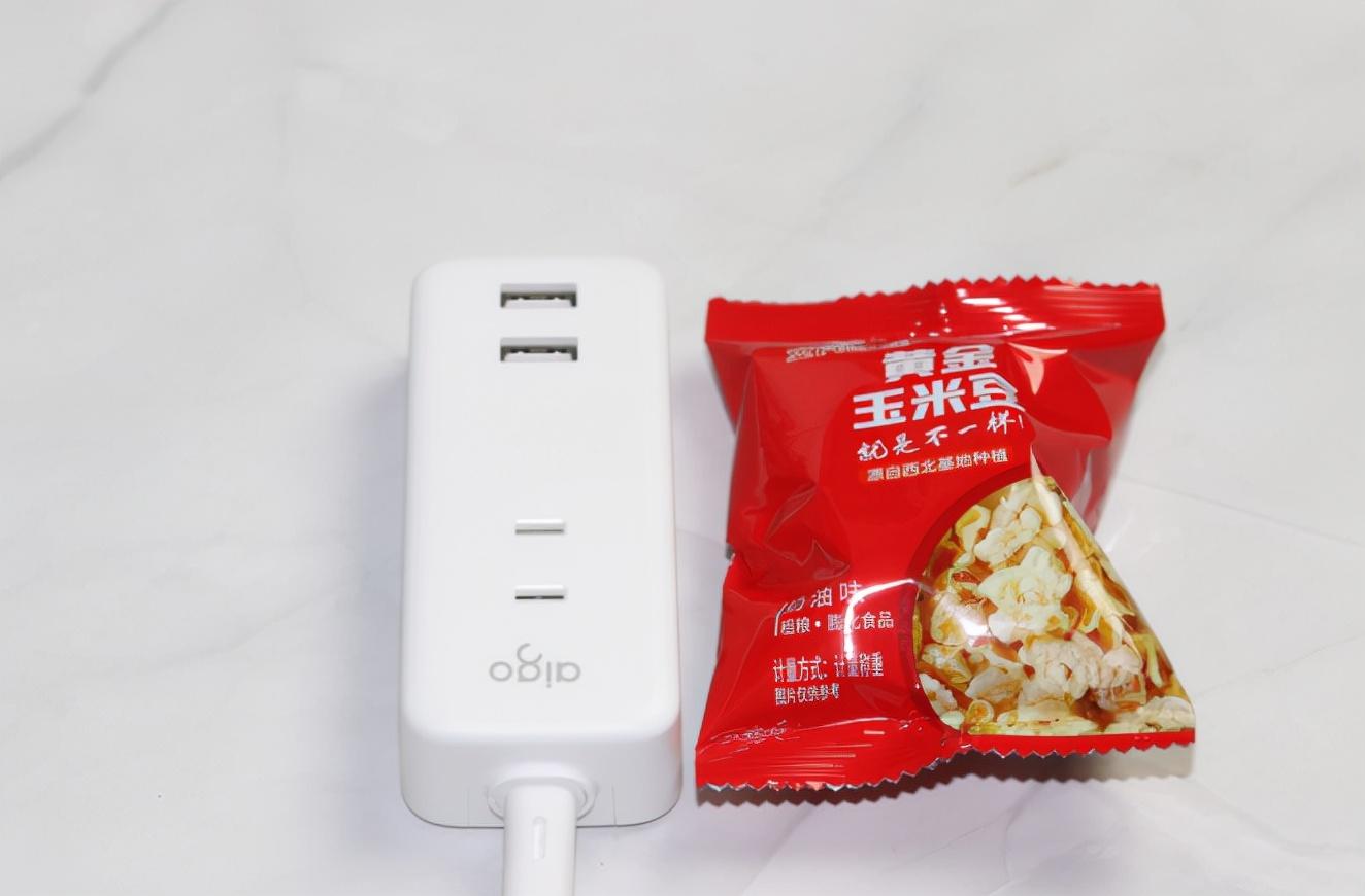 插座位置太少，太窄怎么办？aigo 迷你延长线插座了解下