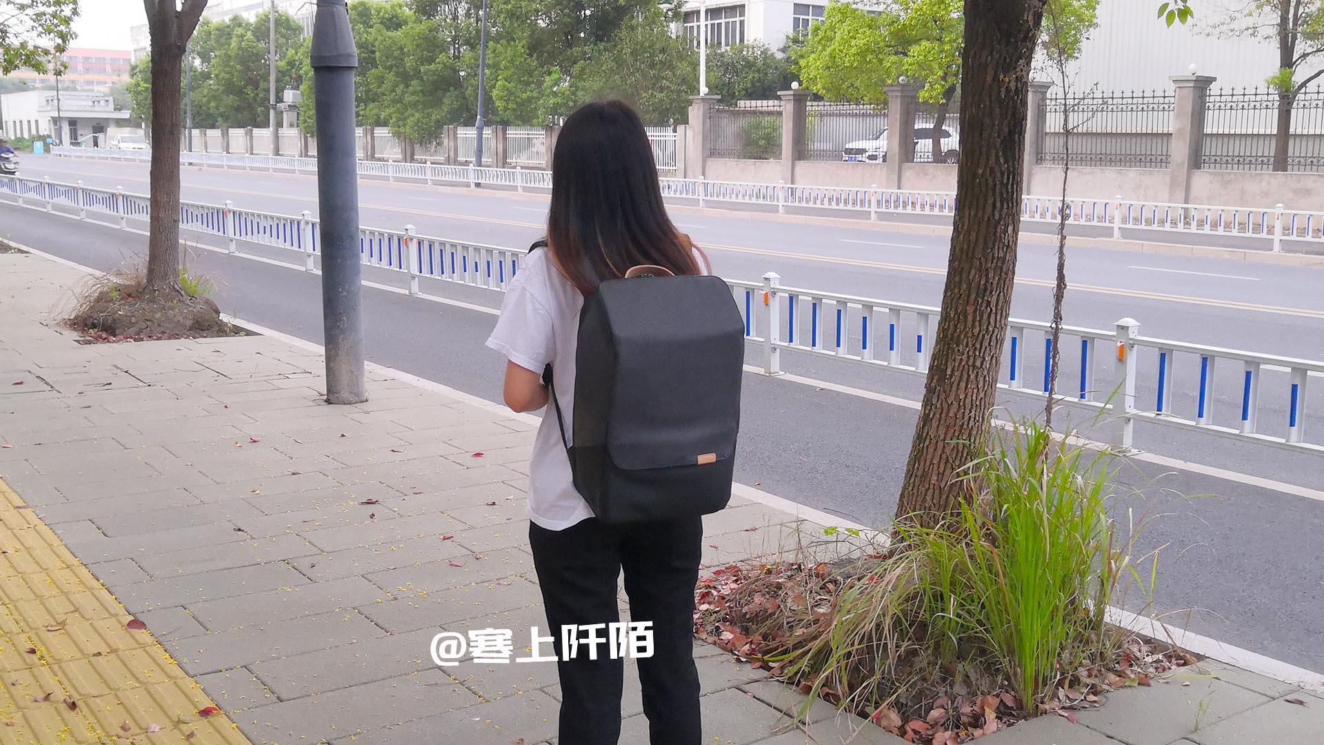 轻奢时尚品质背包，19升大容量，带上地平线8号ZERO背包一起出行