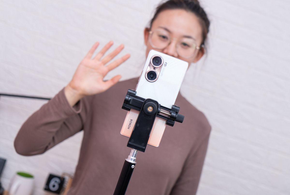 手势加持，隔空拍摄更方便，创新VLOG手机荣耀60开箱