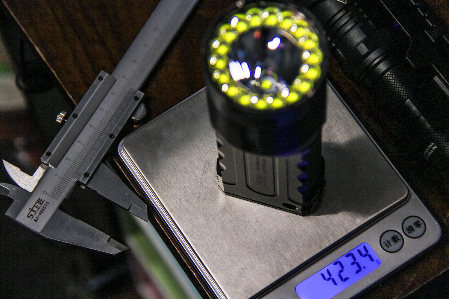 爆发，十九只眼睛的小怪兽：奈特科尔TM20K手电