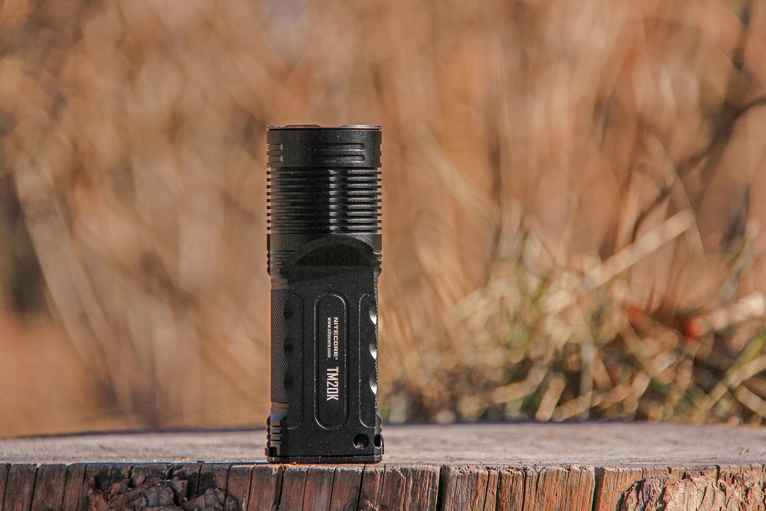 爆发，十九只眼睛的小怪兽：奈特科尔TM20K手电