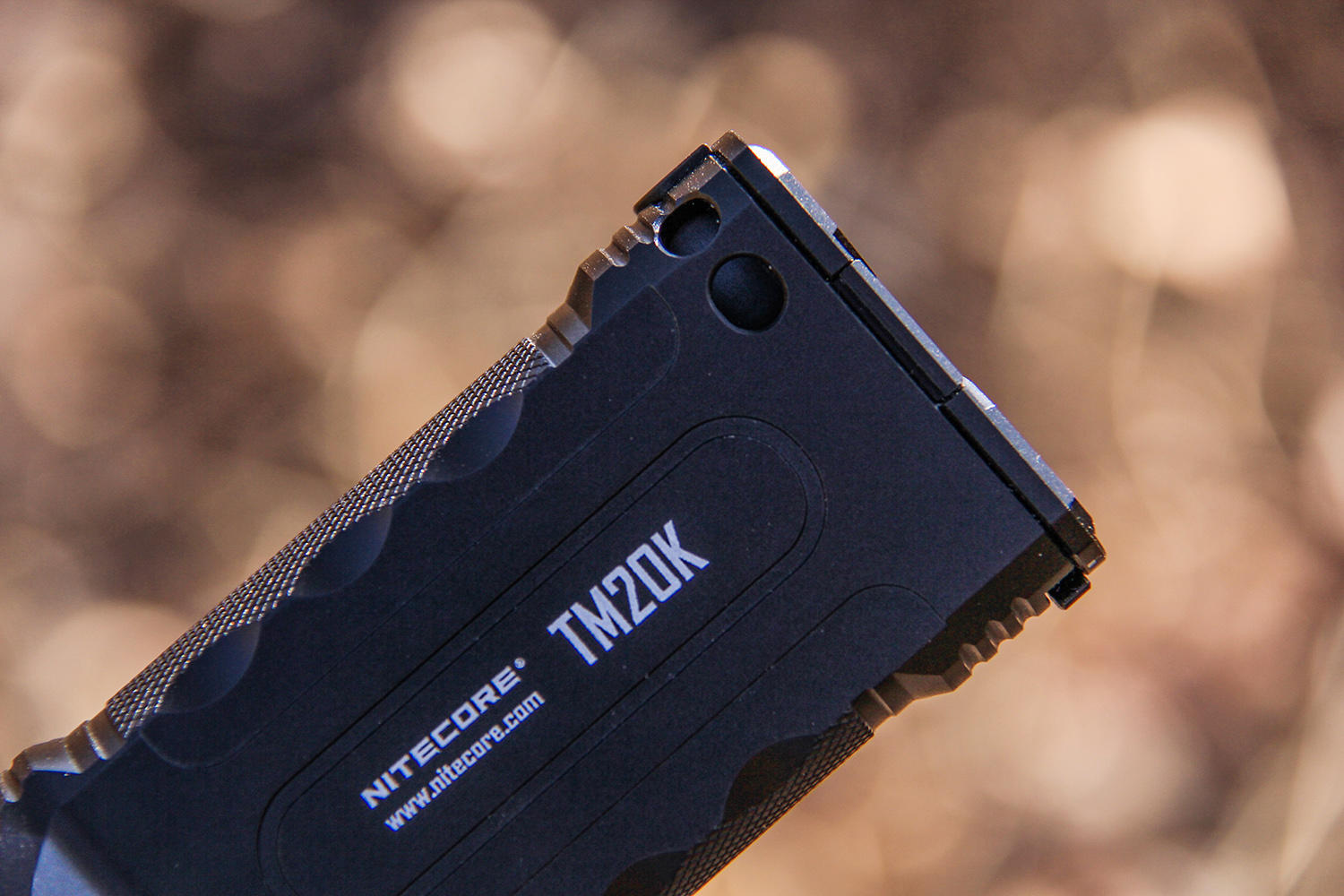 爆发，十九只眼睛的小怪兽：奈特科尔TM20K手电