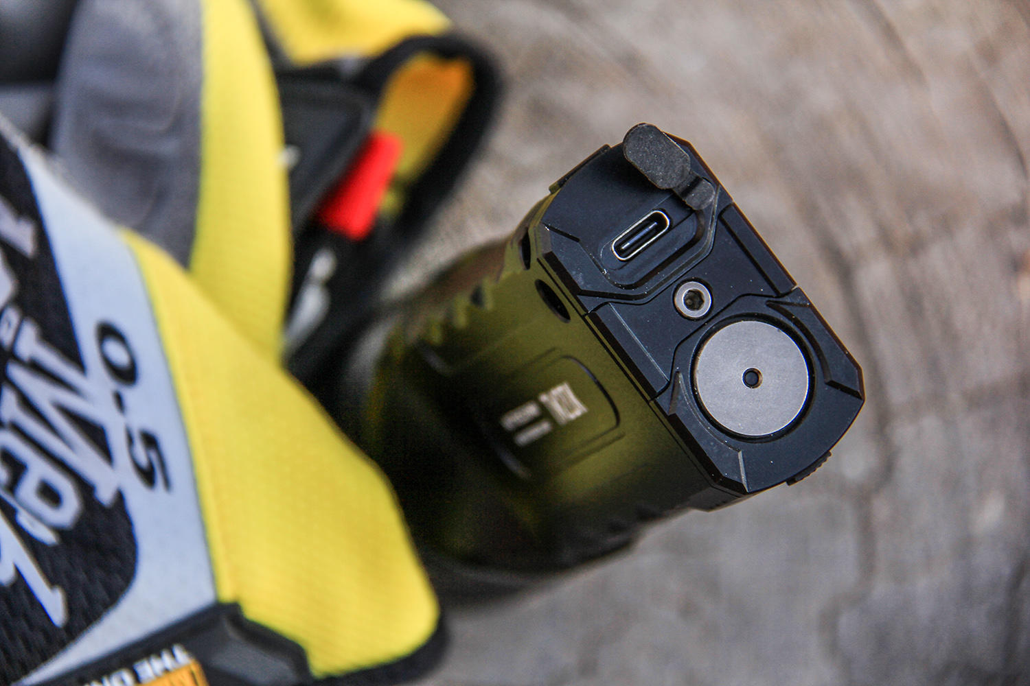 爆发，十九只眼睛的小怪兽：奈特科尔TM20K手电