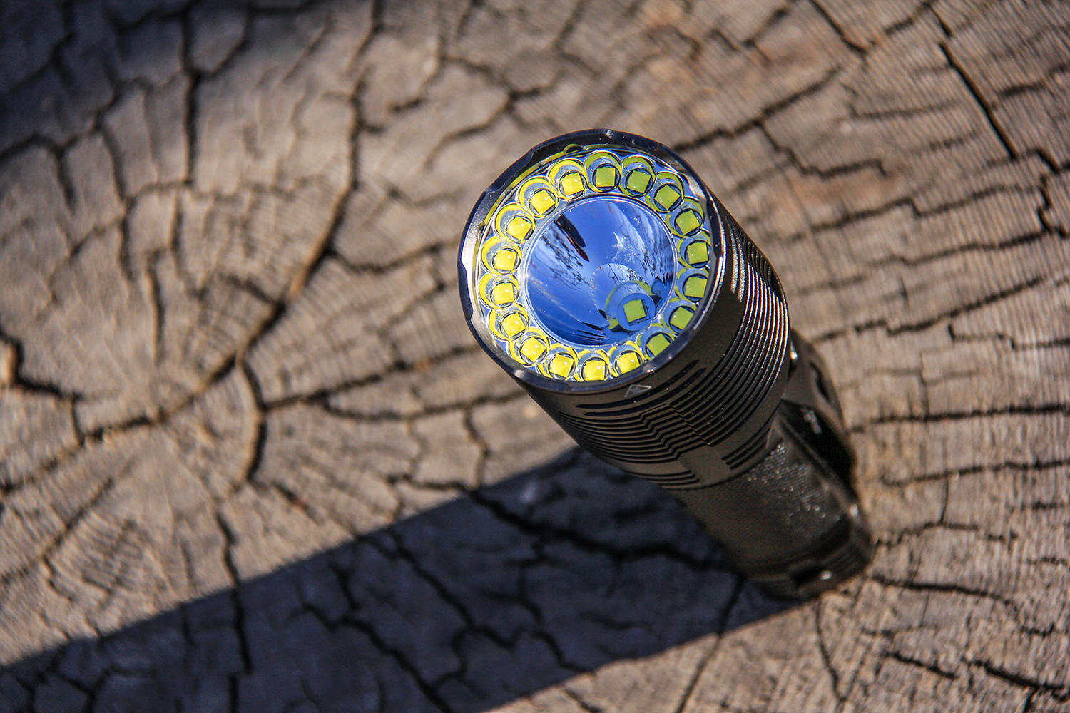 爆发，十九只眼睛的小怪兽：奈特科尔TM20K手电