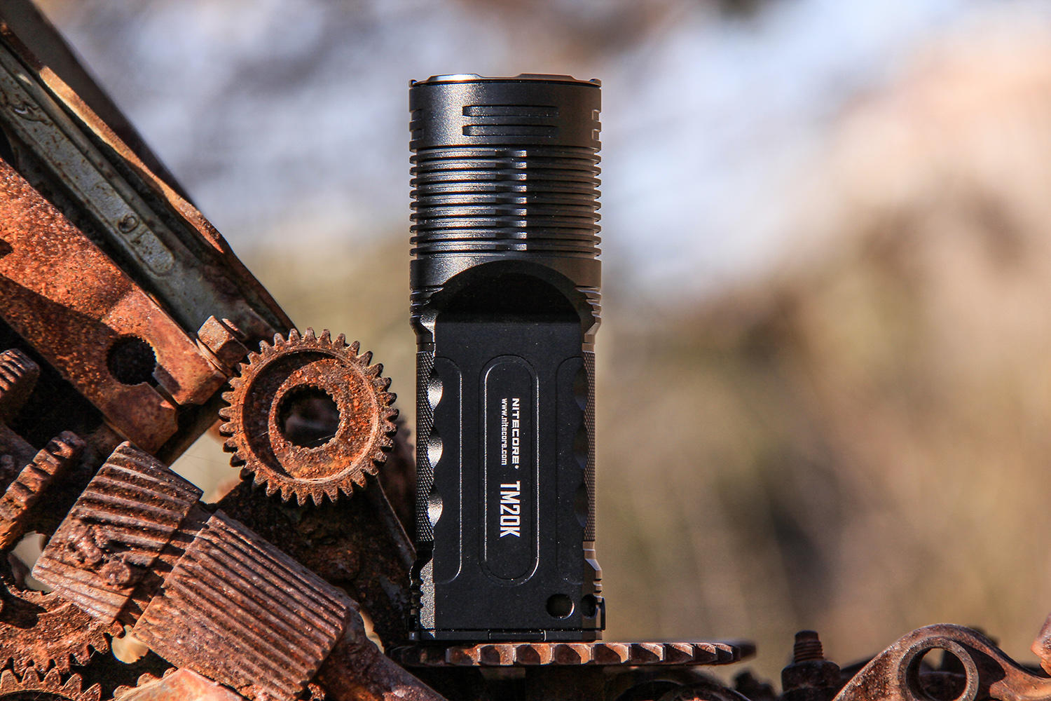 爆发，十九只眼睛的小怪兽：奈特科尔TM20K手电