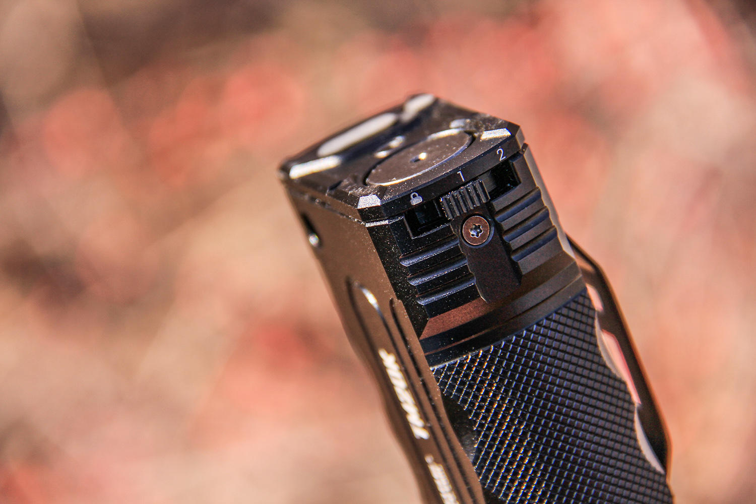 爆发，十九只眼睛的小怪兽：奈特科尔TM20K手电