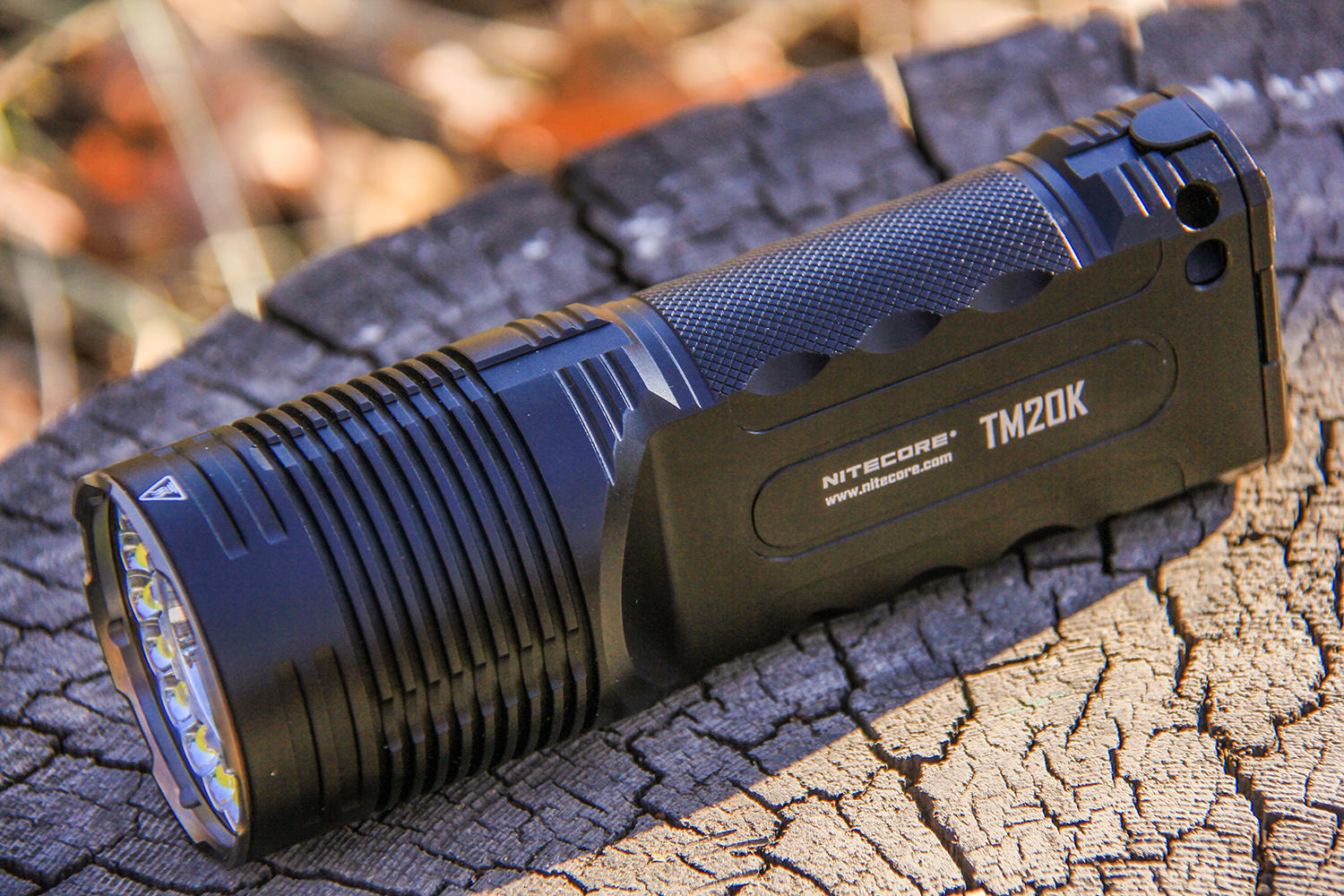 爆发，十九只眼睛的小怪兽：奈特科尔TM20K手电