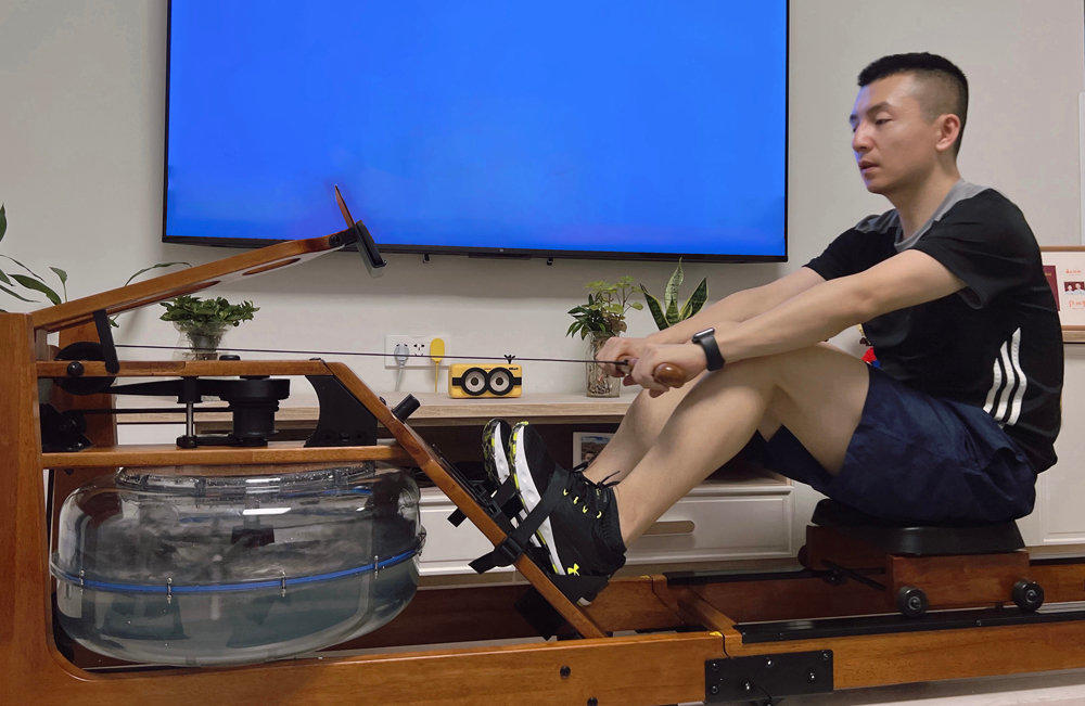 水阻原理,实现智能训练模式:野小兽R30划船机