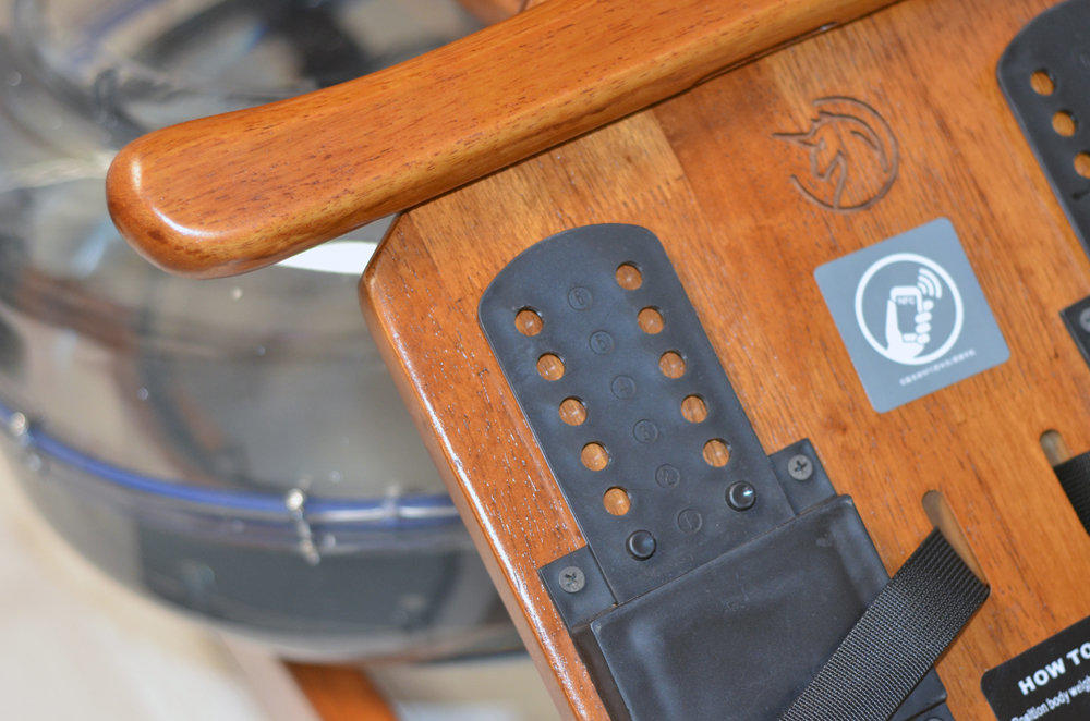 水阻原理,实现智能训练模式:野小兽R30划船机