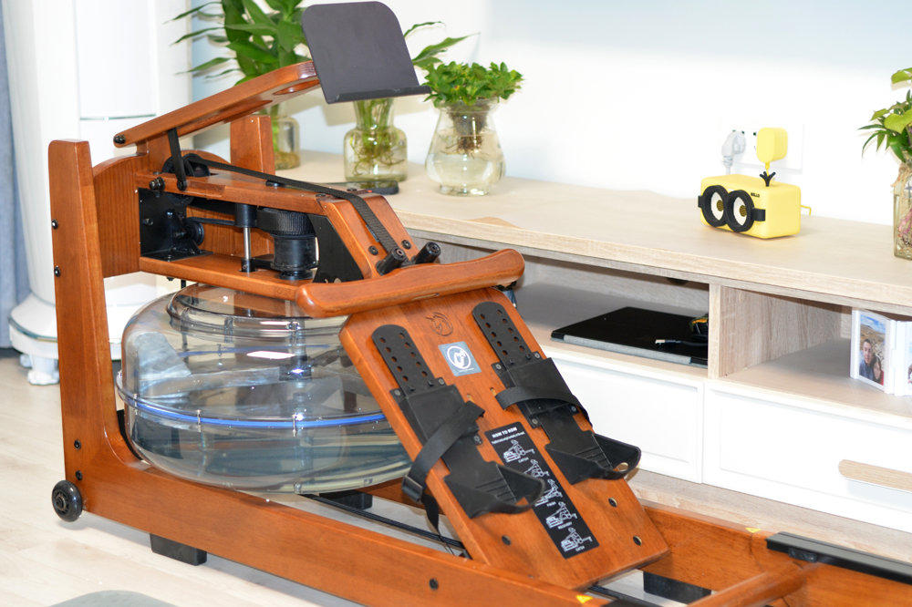 水阻原理,实现智能训练模式:野小兽R30划船机