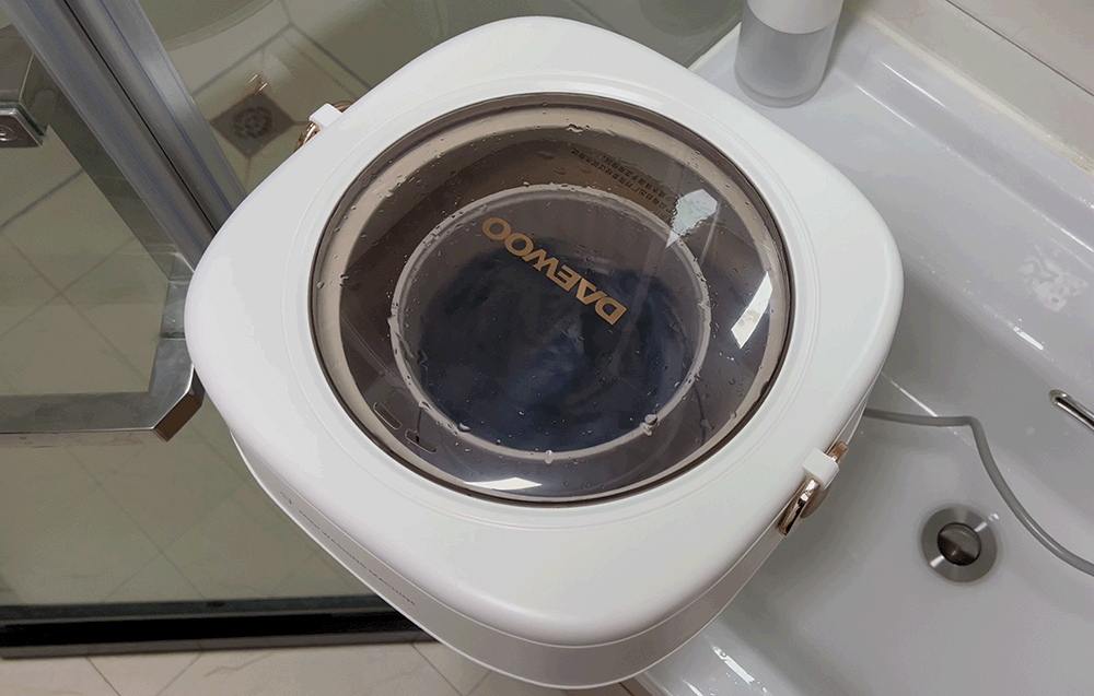 小件贴身衣物轻松洗:大宇折叠洗衣机