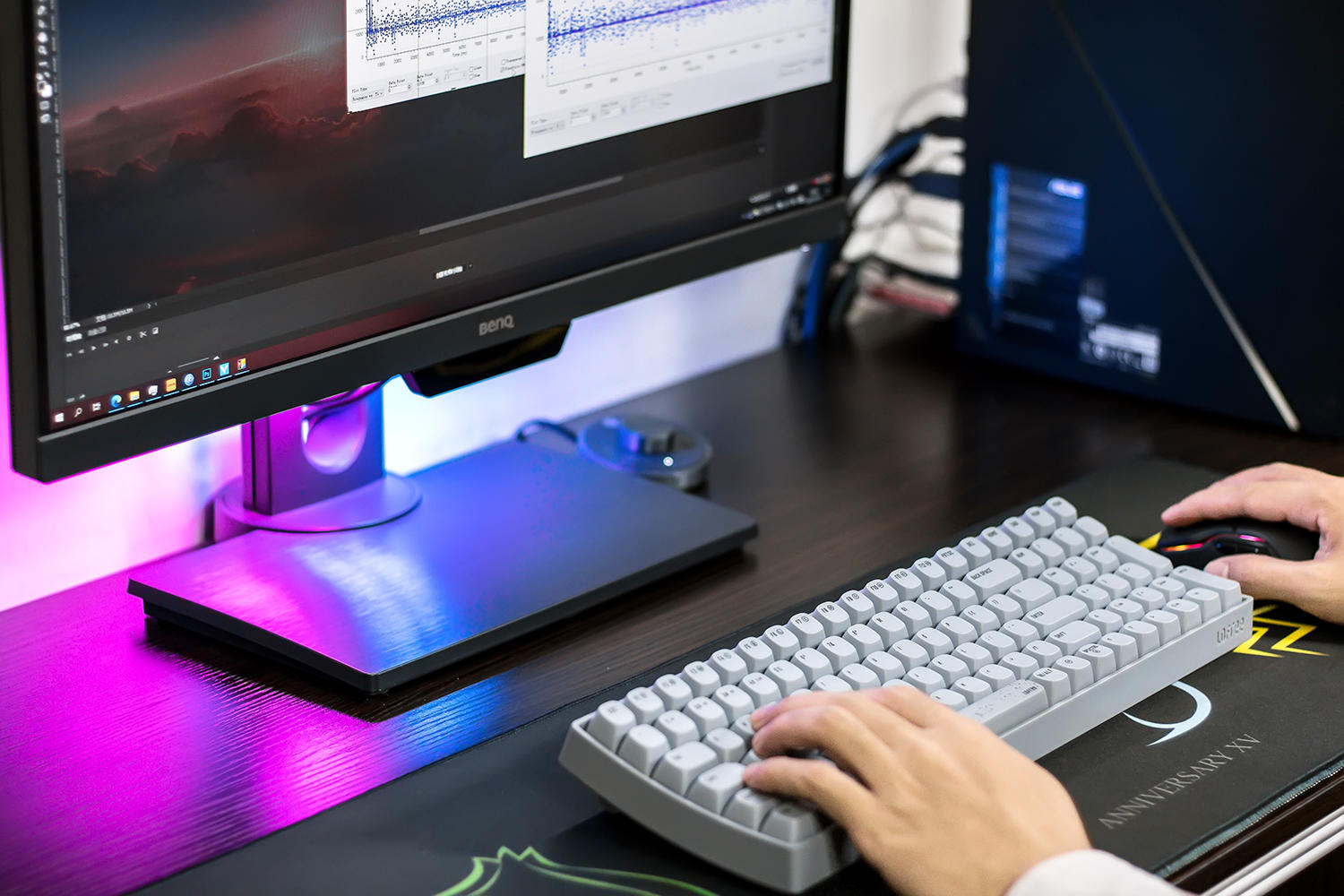 不止于弧线造型,还有紧凑高效的布局,洛斐小翘水泥灰机械键盘