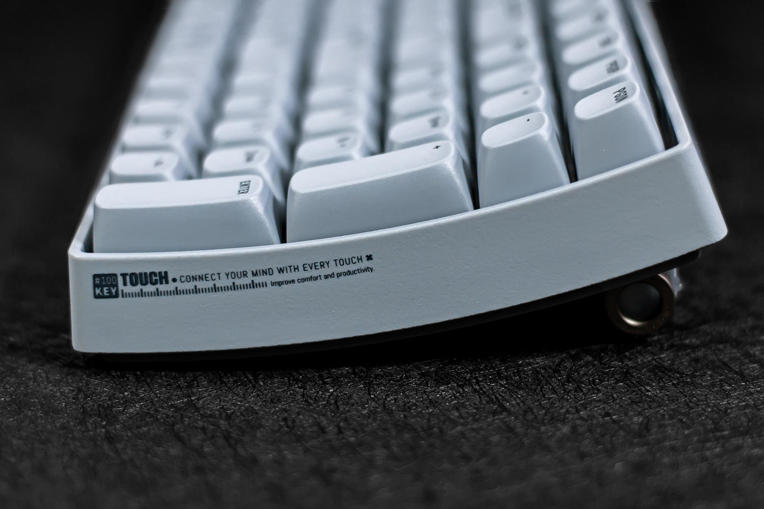 不止于弧线造型,还有紧凑高效的布局,洛斐小翘水泥灰机械键盘