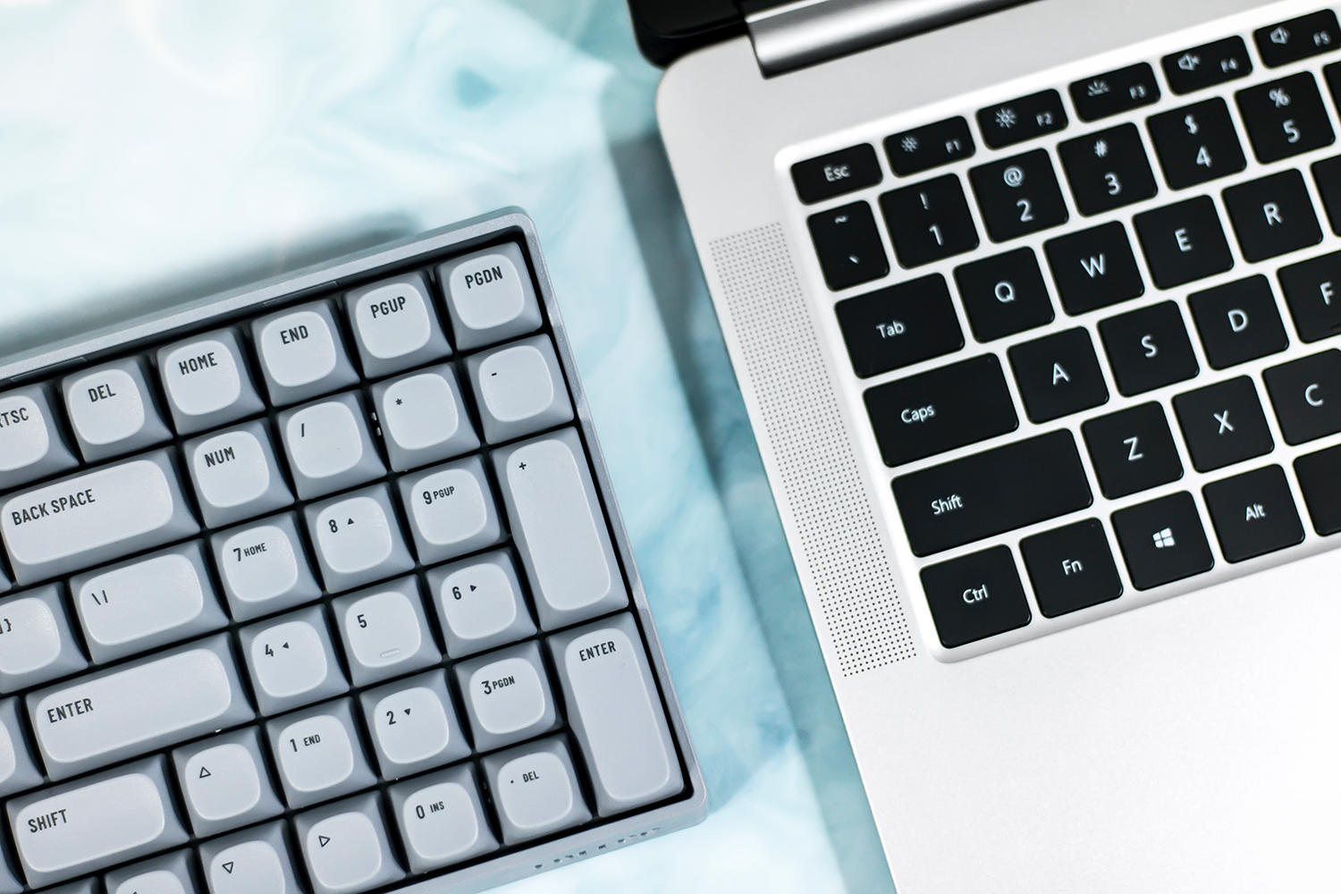 不止于弧线造型,还有紧凑高效的布局,洛斐小翘水泥灰机械键盘