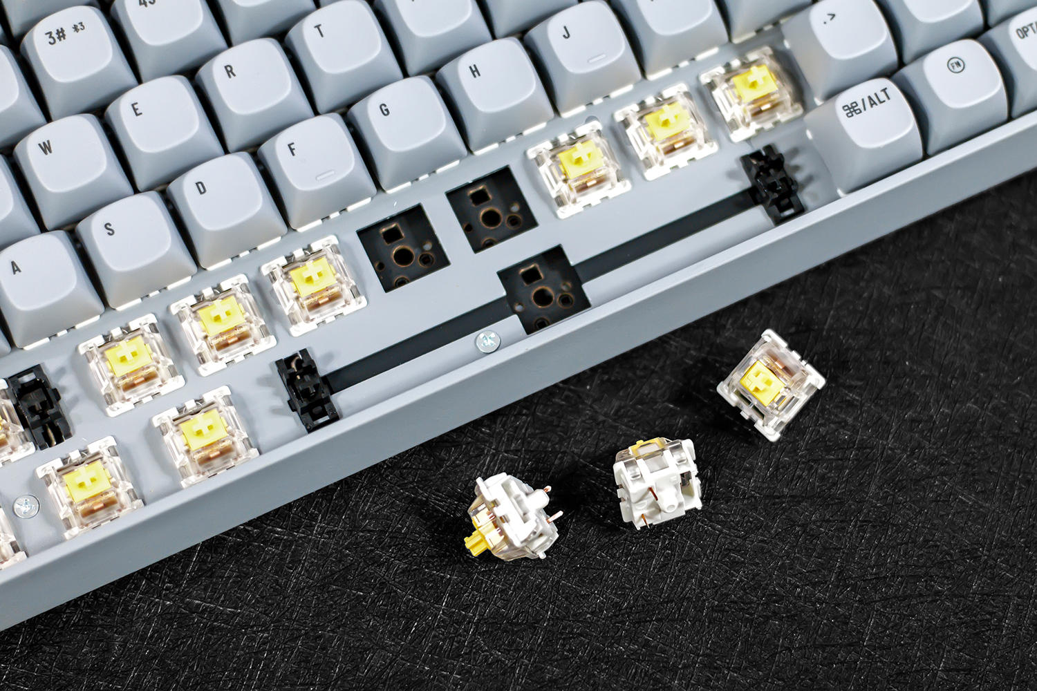 不止于弧线造型,还有紧凑高效的布局,洛斐小翘水泥灰机械键盘