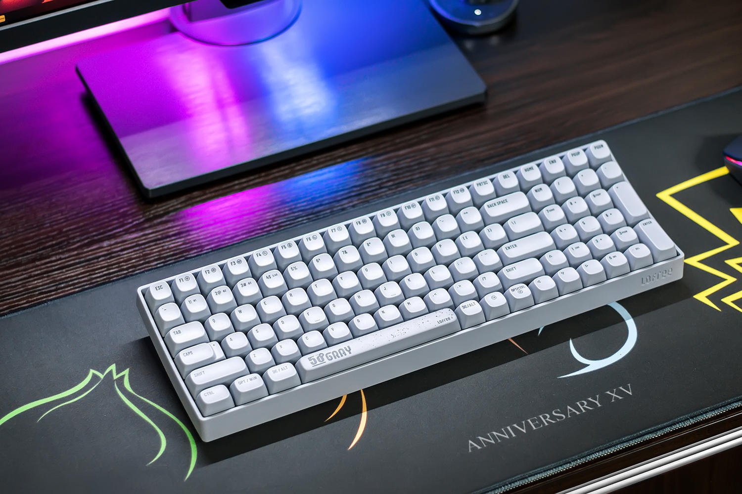 不止于弧线造型,还有紧凑高效的布局,洛斐小翘水泥灰机械键盘