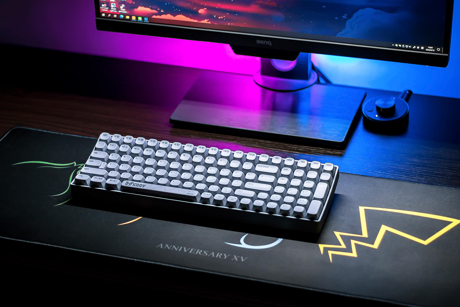 不止于弧线造型,还有紧凑高效的布局,洛斐小翘水泥灰机械键盘