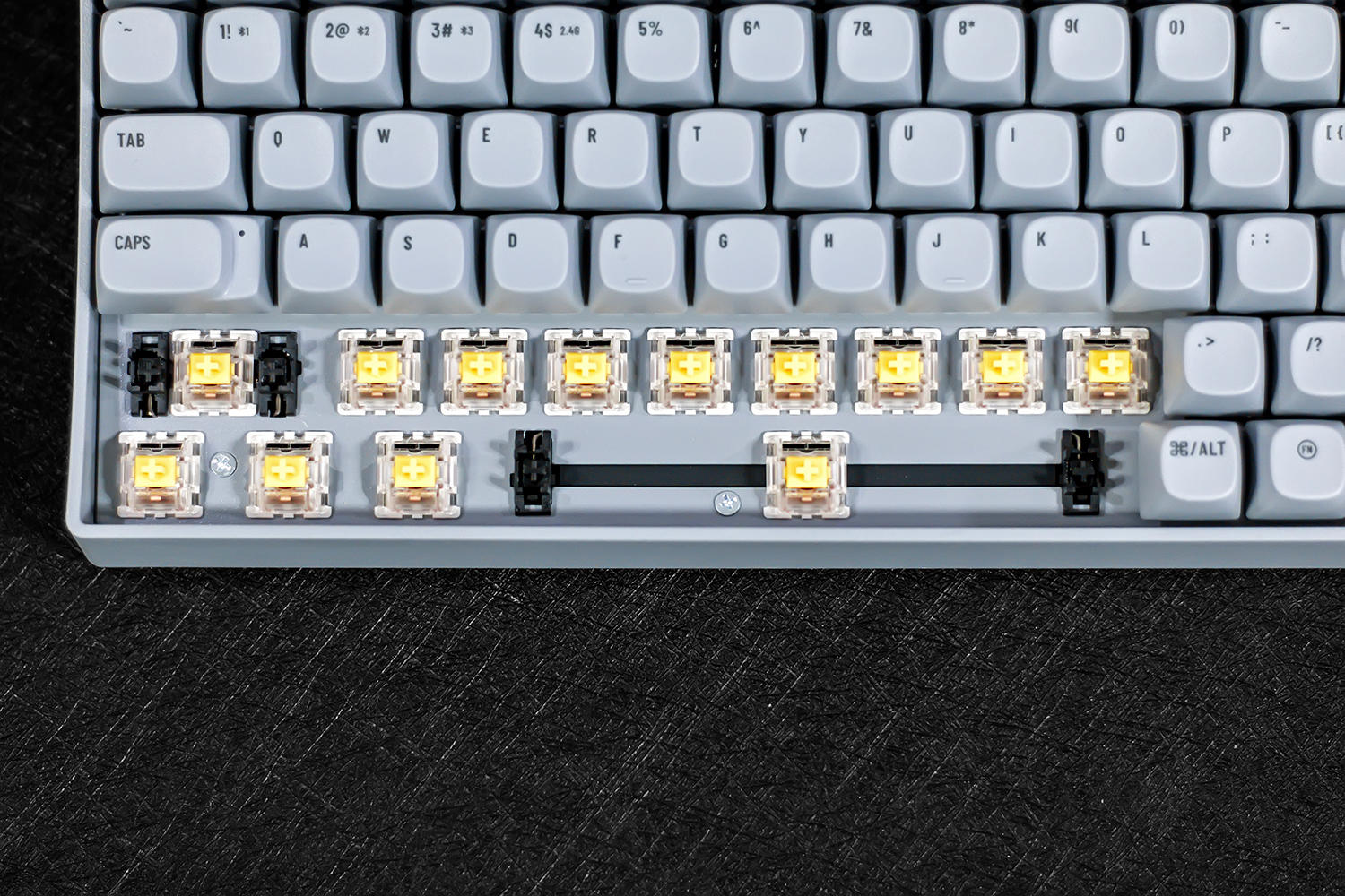 不止于弧线造型,还有紧凑高效的布局,洛斐小翘水泥灰机械键盘