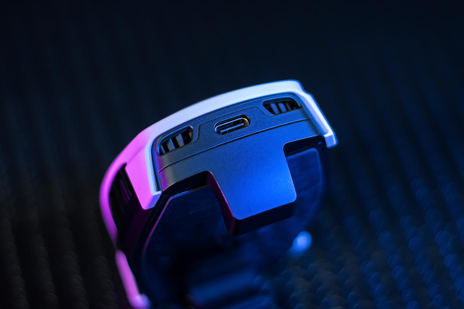 双倍制冷,炎炎夏日无惧手机发热,一加18W冰点散热背夹评测