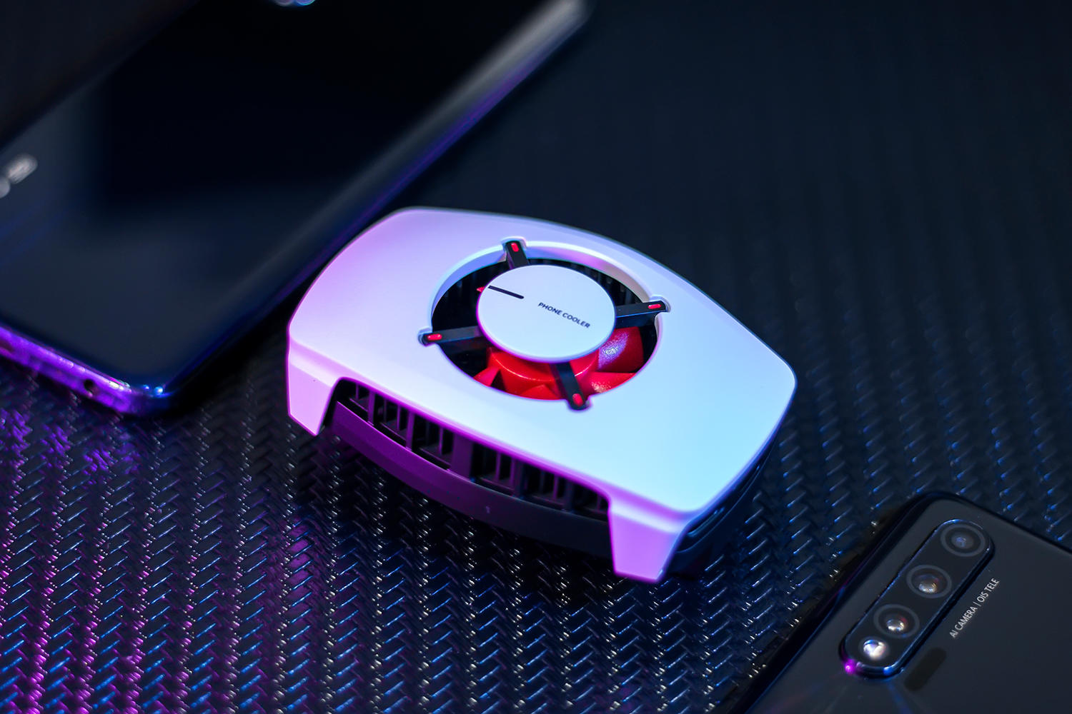 双倍制冷,炎炎夏日无惧手机发热,一加18W冰点散热背夹评测