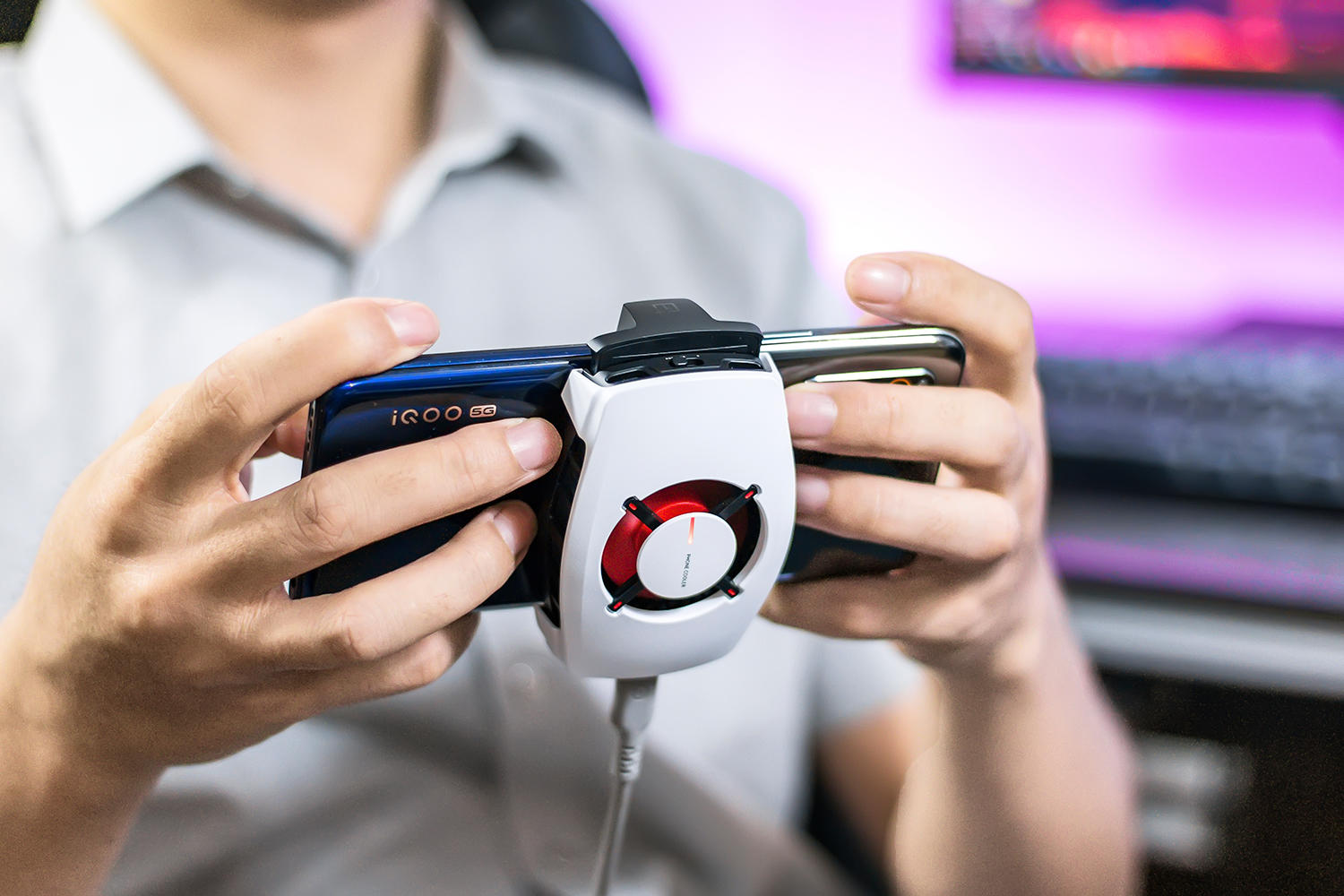 双倍制冷,炎炎夏日无惧手机发热,一加18W冰点散热背夹评测