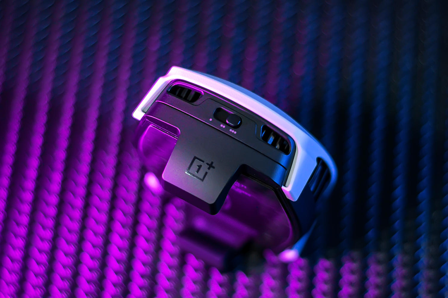 双倍制冷,炎炎夏日无惧手机发热,一加18W冰点散热背夹评测