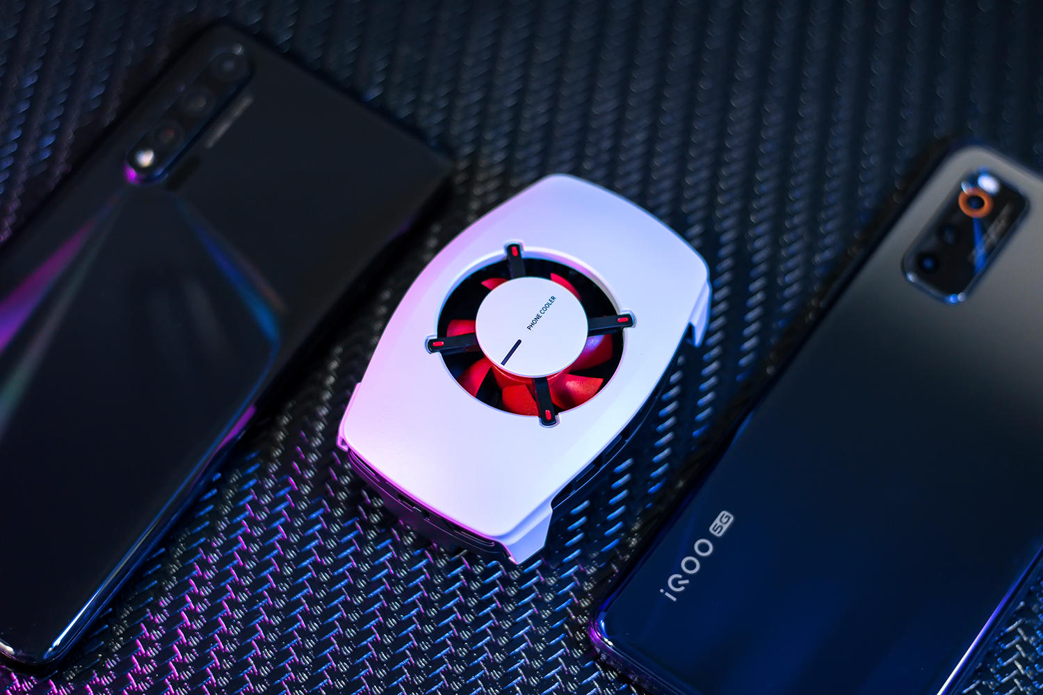 双倍制冷,炎炎夏日无惧手机发热,一加18W冰点散热背夹评测