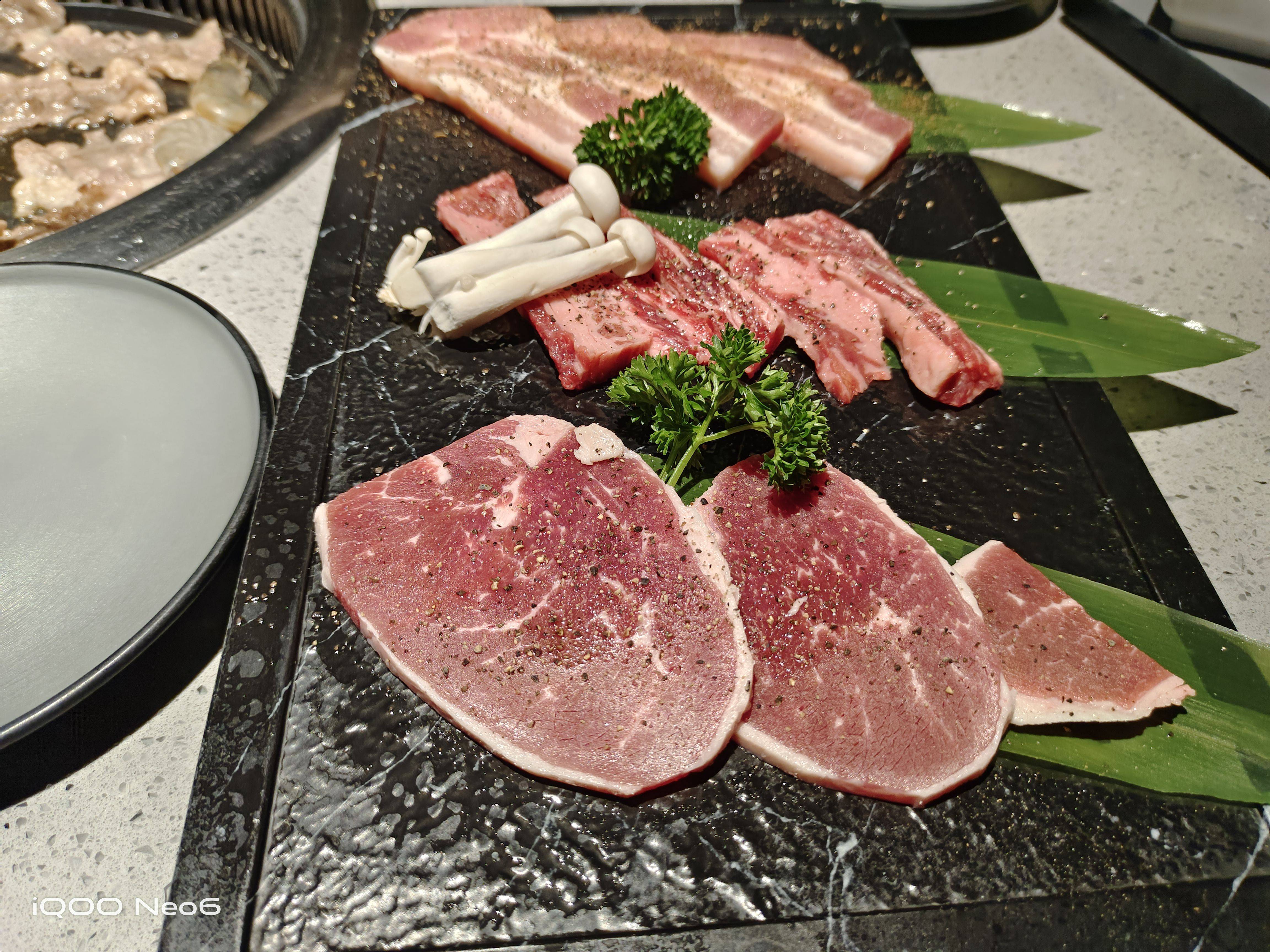 拍烤肉，拍食物