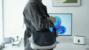 男生怎么能没有一款好看的小斜挎包