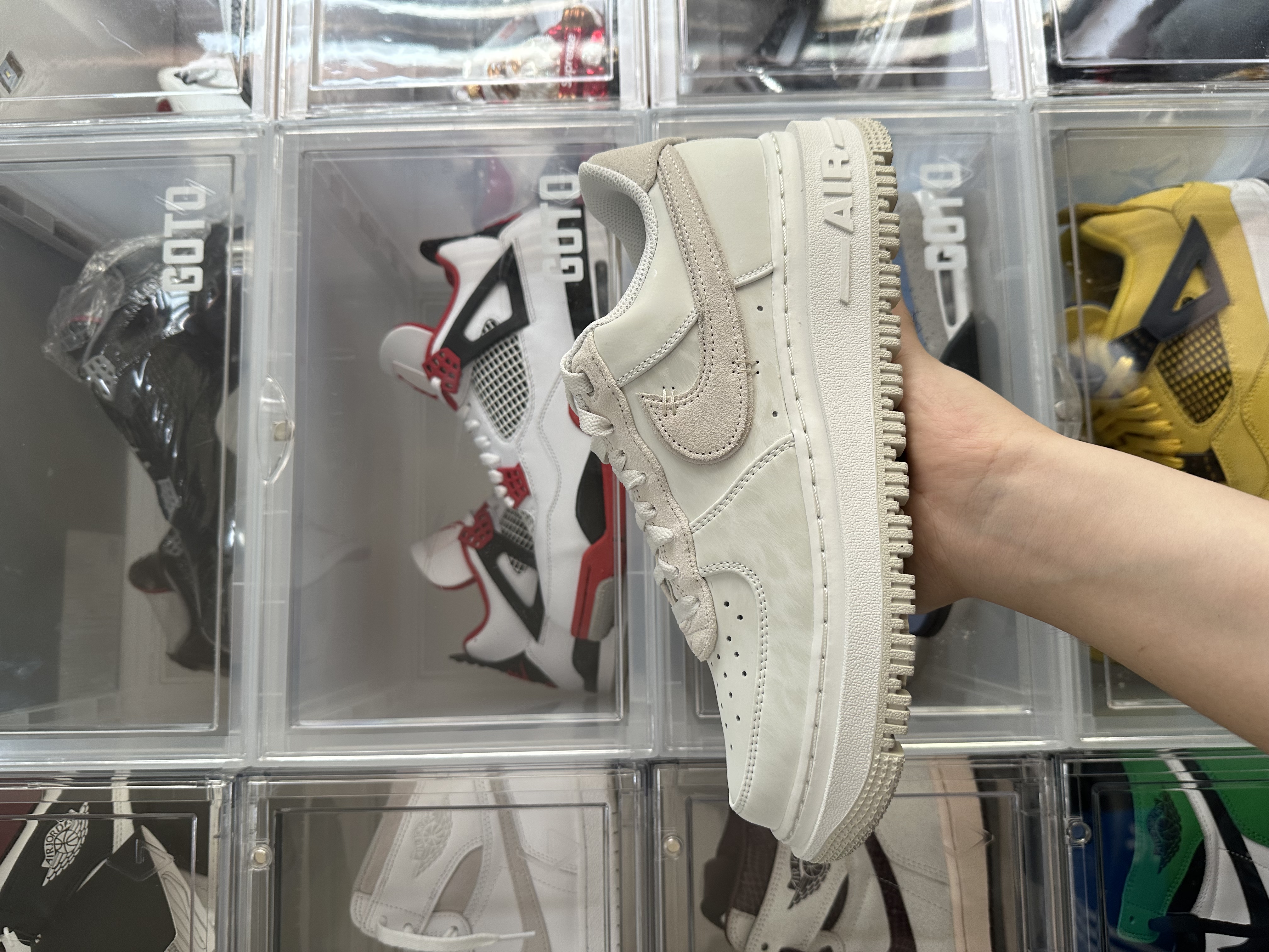 做了小改动的NIKE AF1 灰白配色你能接受吗？
