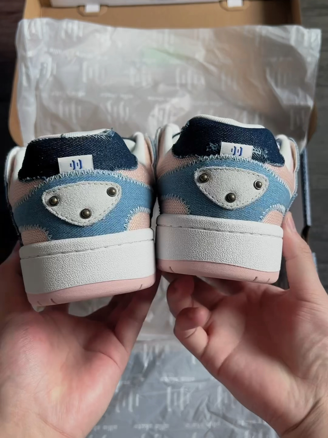 挖到了一双宝藏面包鞋👟顽刻设计师好会啊!