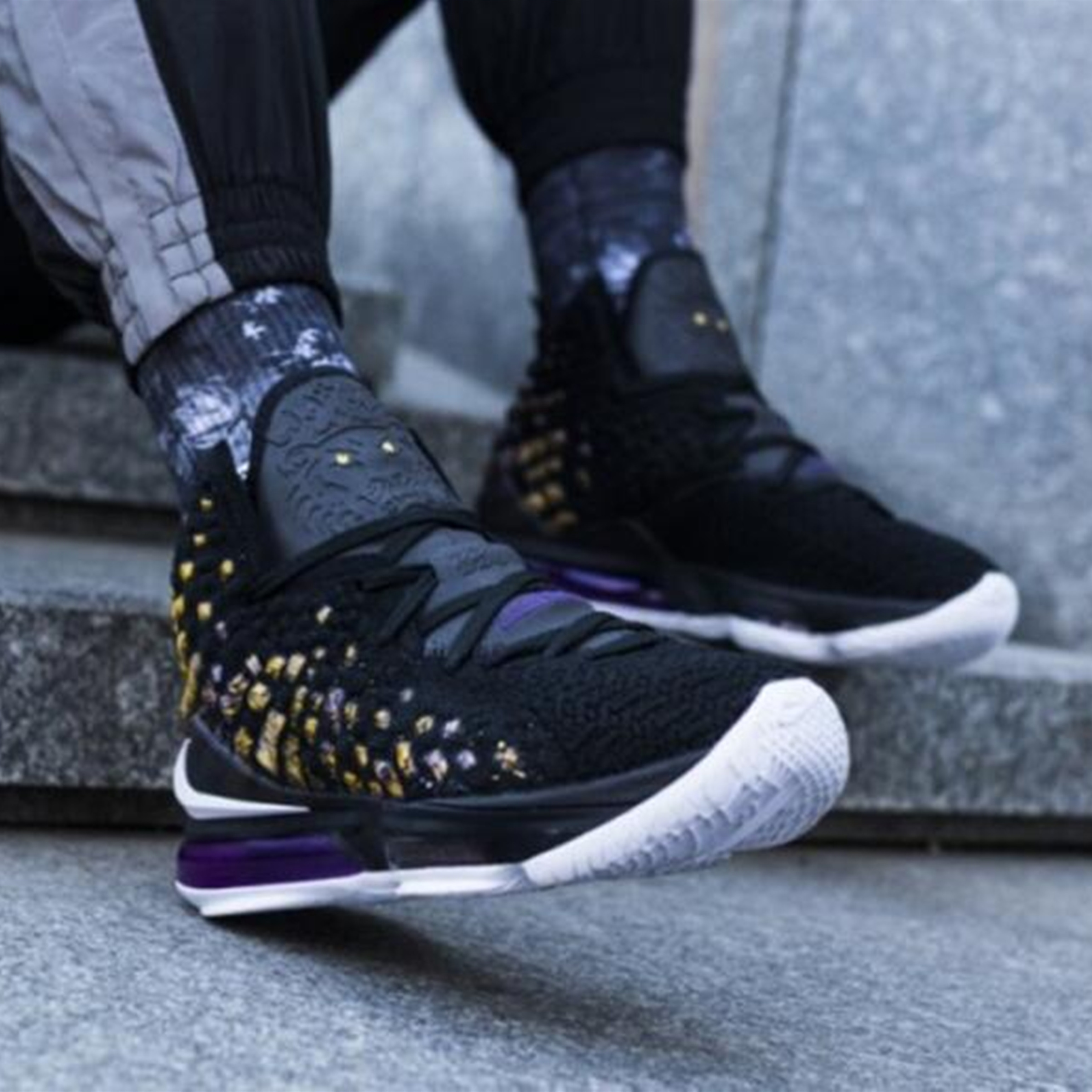 Nike LeBron 17