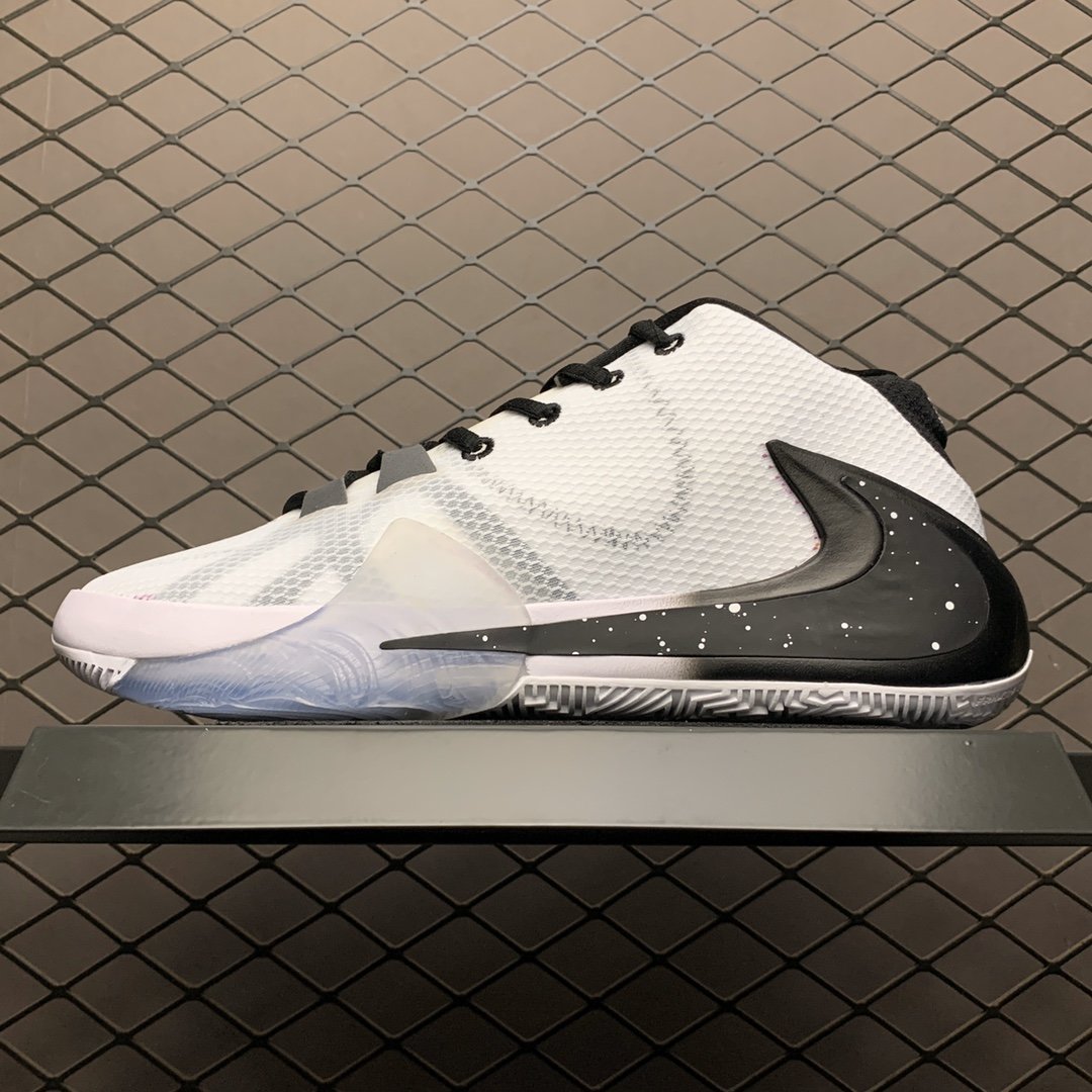  Zoom Freak 1