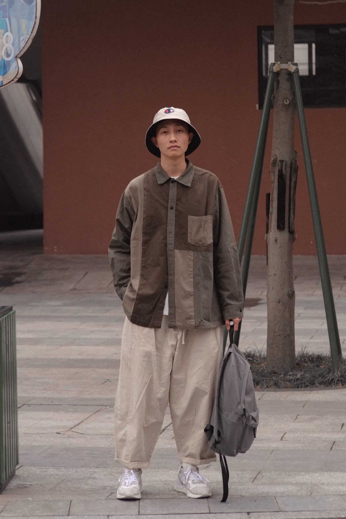 🧢：champion
这顶渔夫帽是可以两