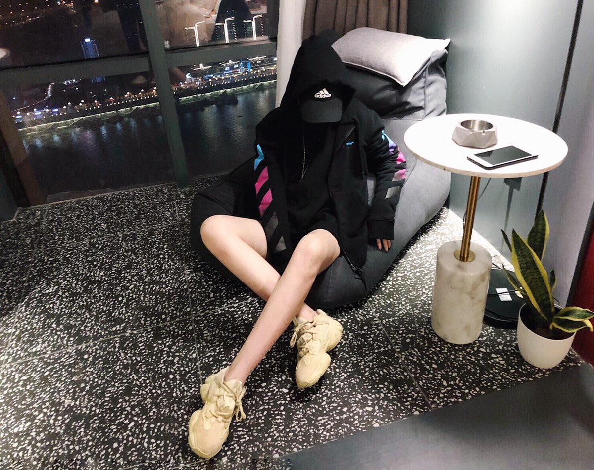 假期已过现在该盼着过年了🤣
帽子:阿迪