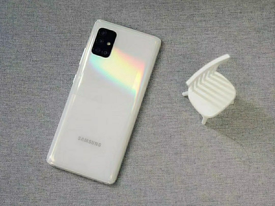 有没有发现这次三星A51的屏幕开孔很小？